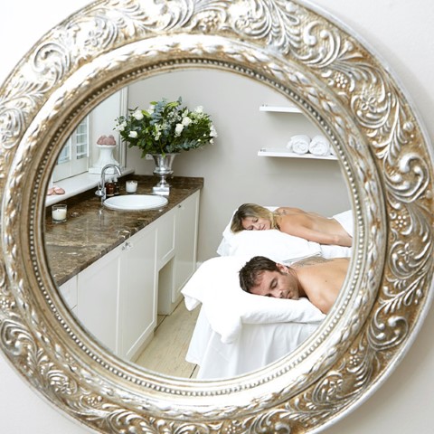 Mirrored couples-room